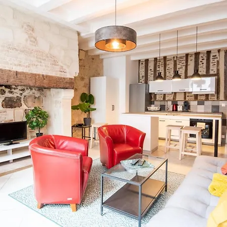 Charming T2 Near The City Center * Tours