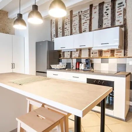 Apartman Charming T2 Near The City Center